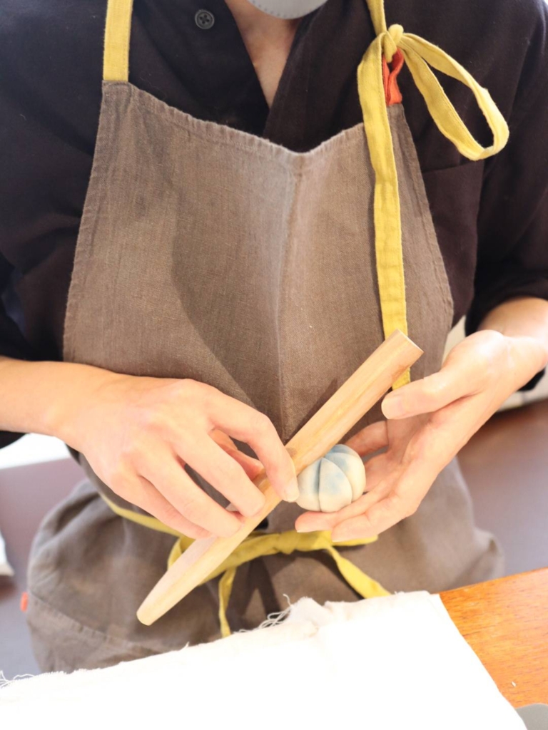 和菓子レッスン風景