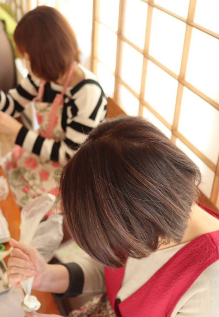 和菓子レッスン風景